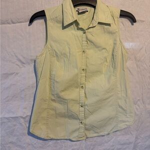 Columbia Sleeveless Button-Down Shirt in Pale Yellow